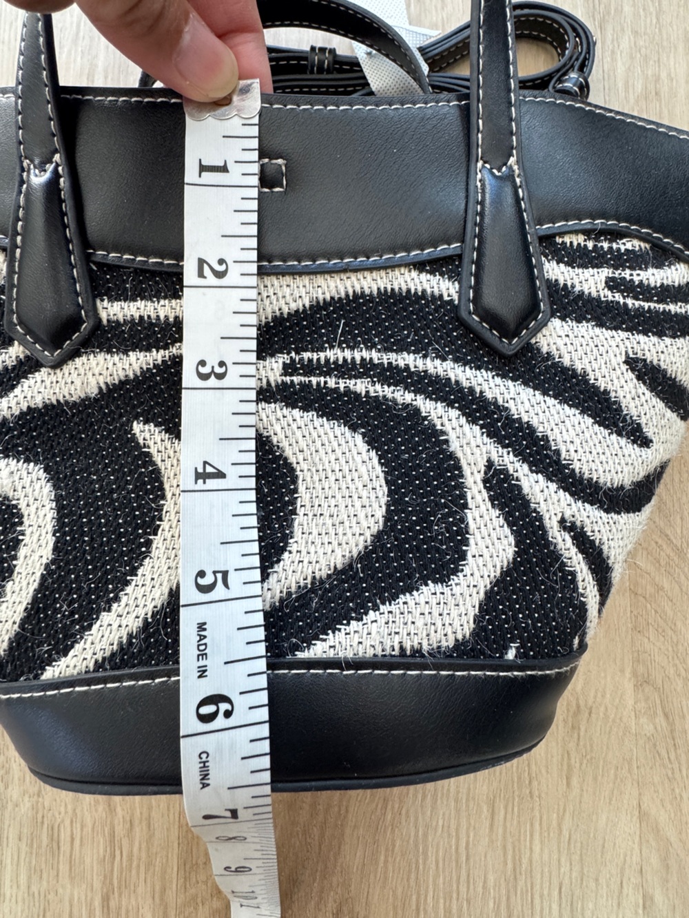 H&M Jacquard-weave crossbody bag - cream/zebra print - Picture 5 of 8